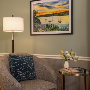 Premium bedding, pillowtop beds, individually decorated - La Tourelle Inn & Spa (Ithaca)