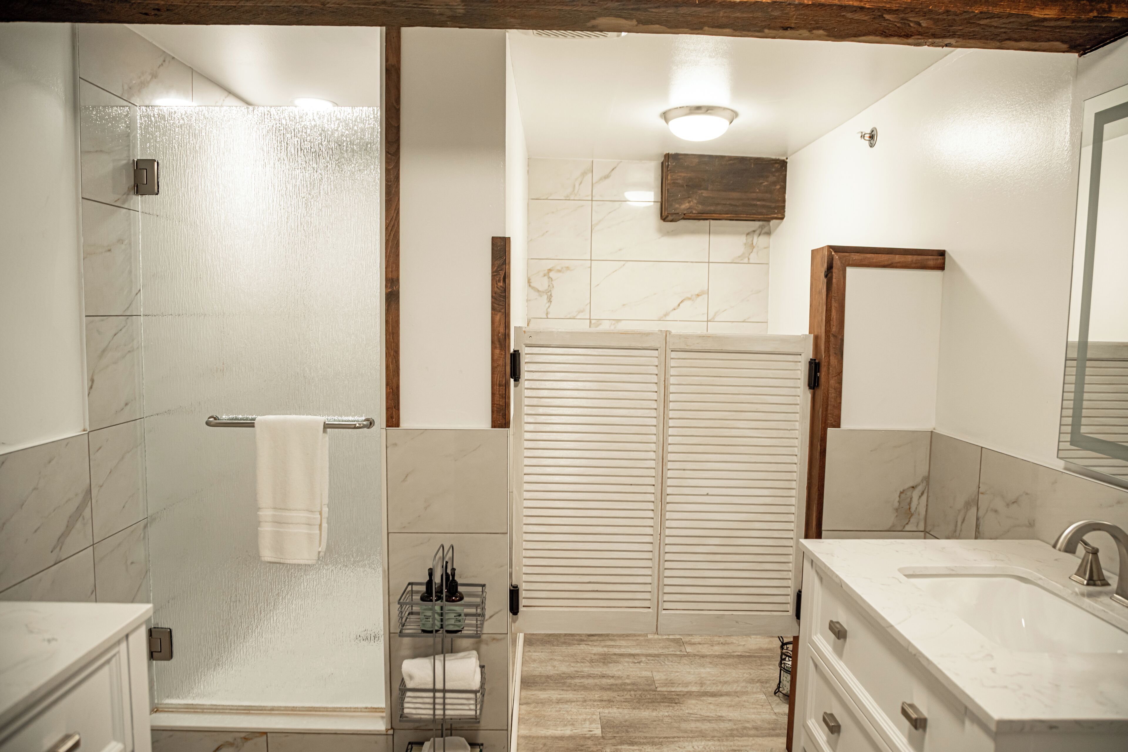 two bedroom barn suite | bathroom | free toiletries, hair dryer, bathrobes, towels