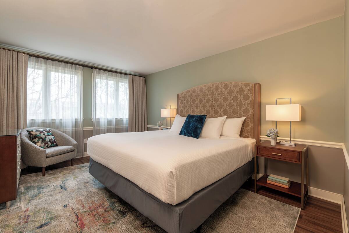 Premium bedding, pillowtop beds, iron/ironing board, WiFi (free)
