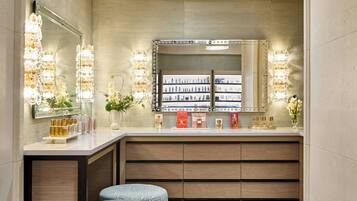 Couples treatment room(s), body treatments, hydrotherapy