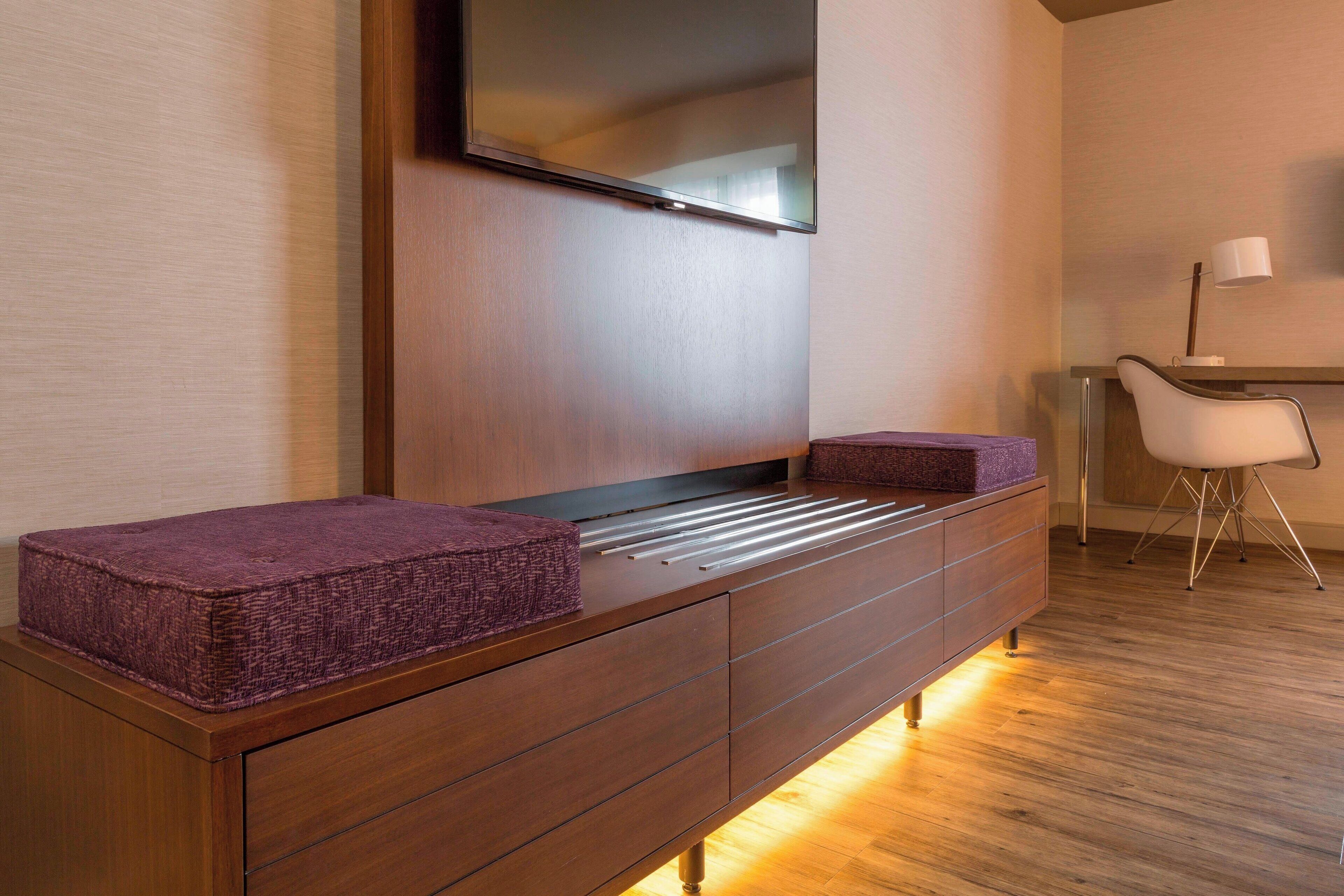 premium bedding, pillow-top beds, minibar, in-room safe