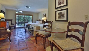 Premium bedding, in-room safe, iron/ironing board, free WiFi