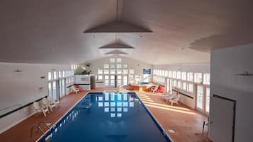 Indoor pool, pool loungers