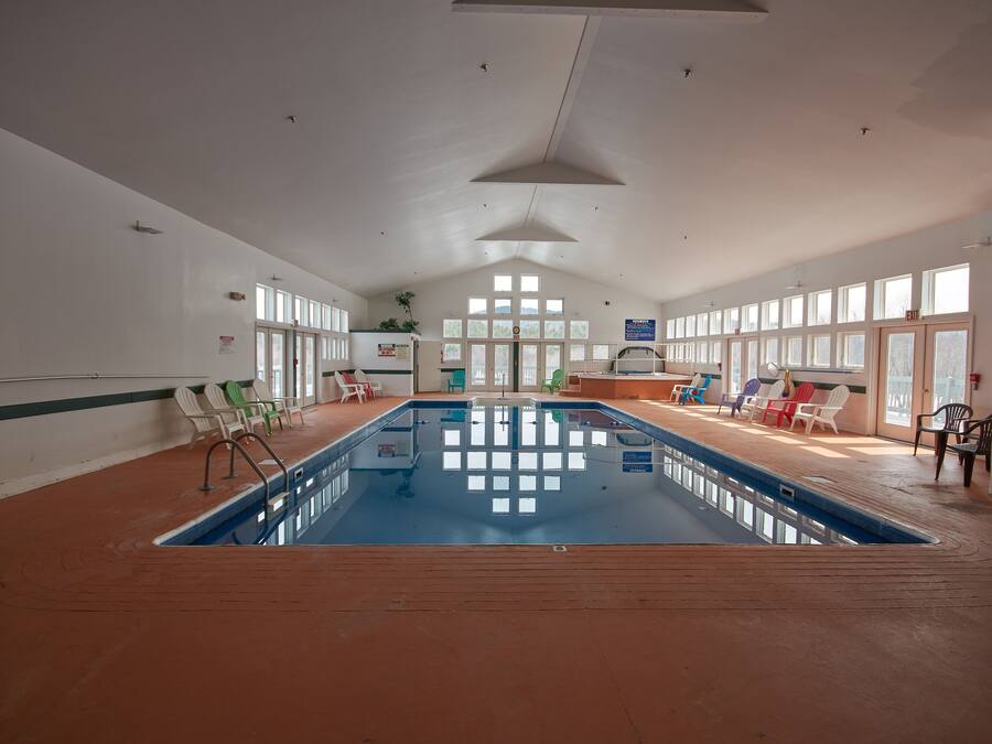 Indoor pool, pool loungers