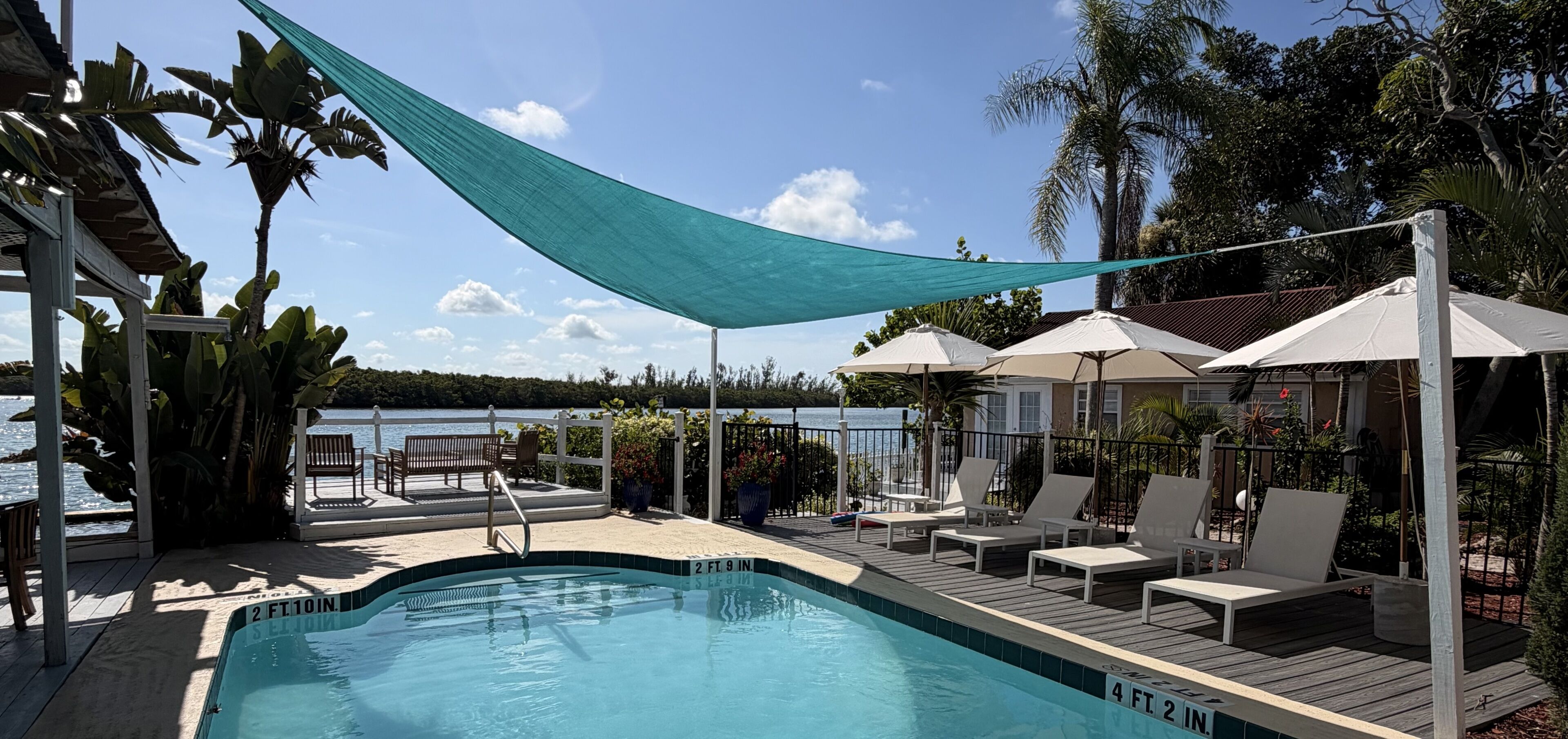 Outdoor pool, free cabanas, pool umbrellas