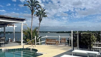 Outdoor pool, free cabanas, pool umbrellas