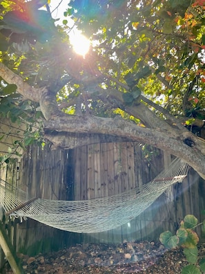Mökki, 1 makuuhuone, poreamme, näköala lahdelle | Terassi/patio