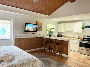 Cottage, bồn tắm nước nóng, quang cảnh vịnh | Bếp riêng | Tủ lạnh, lò vi sóng, bếp nấu, dụng cụ pha cà phê/trà 