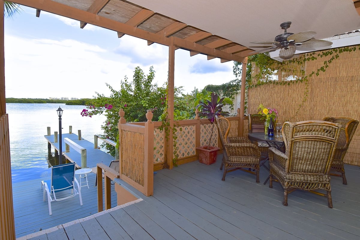 Cottage, Bay View (Caribbean Room) | 2 bedrooms, individually decorated, individually furnished