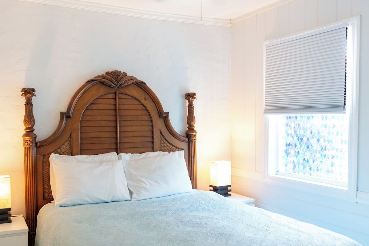 Cottage, Bay View (Caribbean Room) | 2 bedrooms, individually decorated, individually furnished