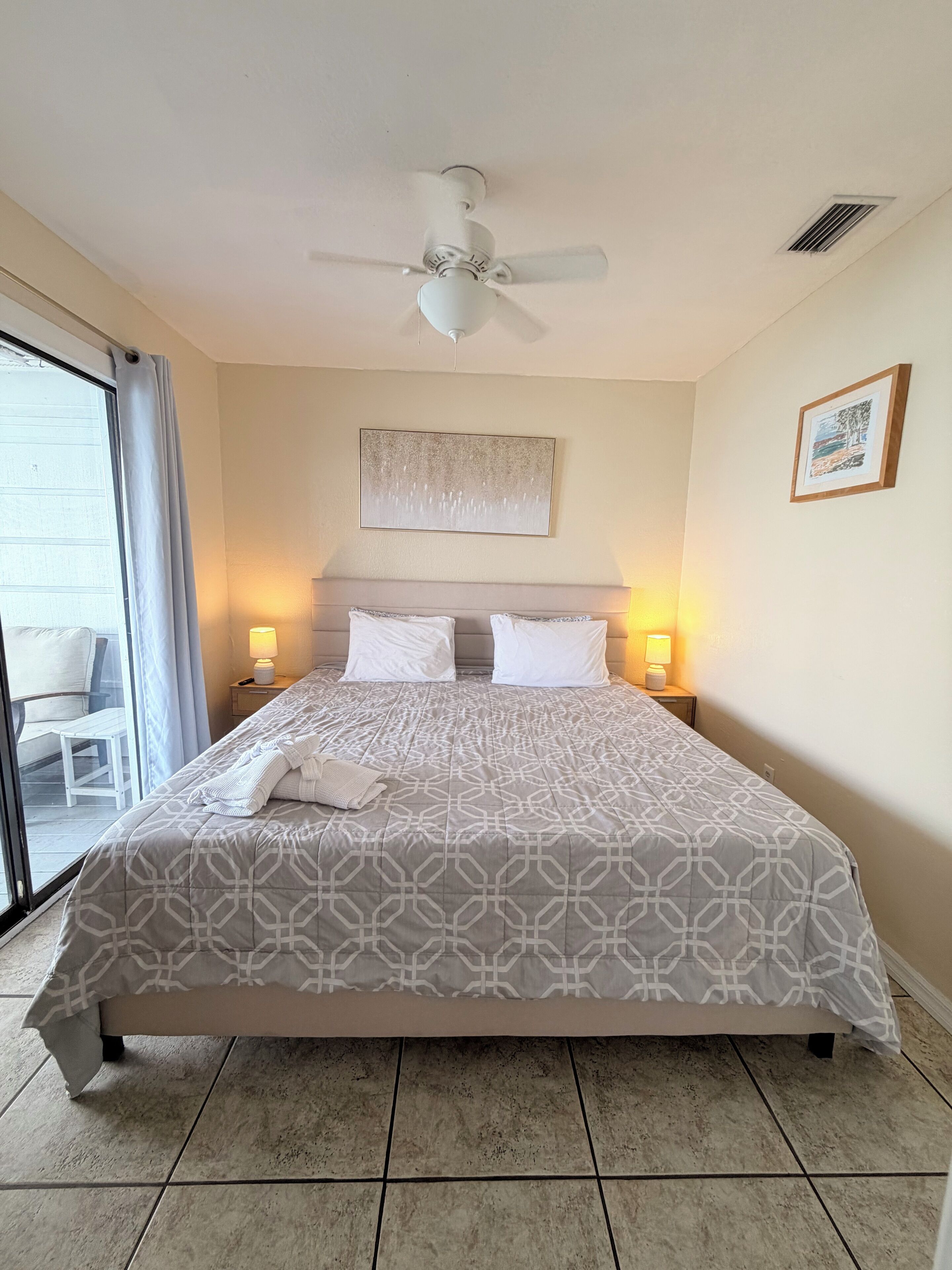 Cottage, Bay View (Caribbean Room) | Laptop workspace, blackout drapes, iron/ironing board, WiFi (free)