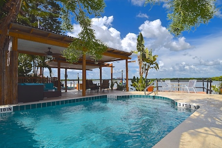 Outdoor pool, free cabanas, pool umbrellas