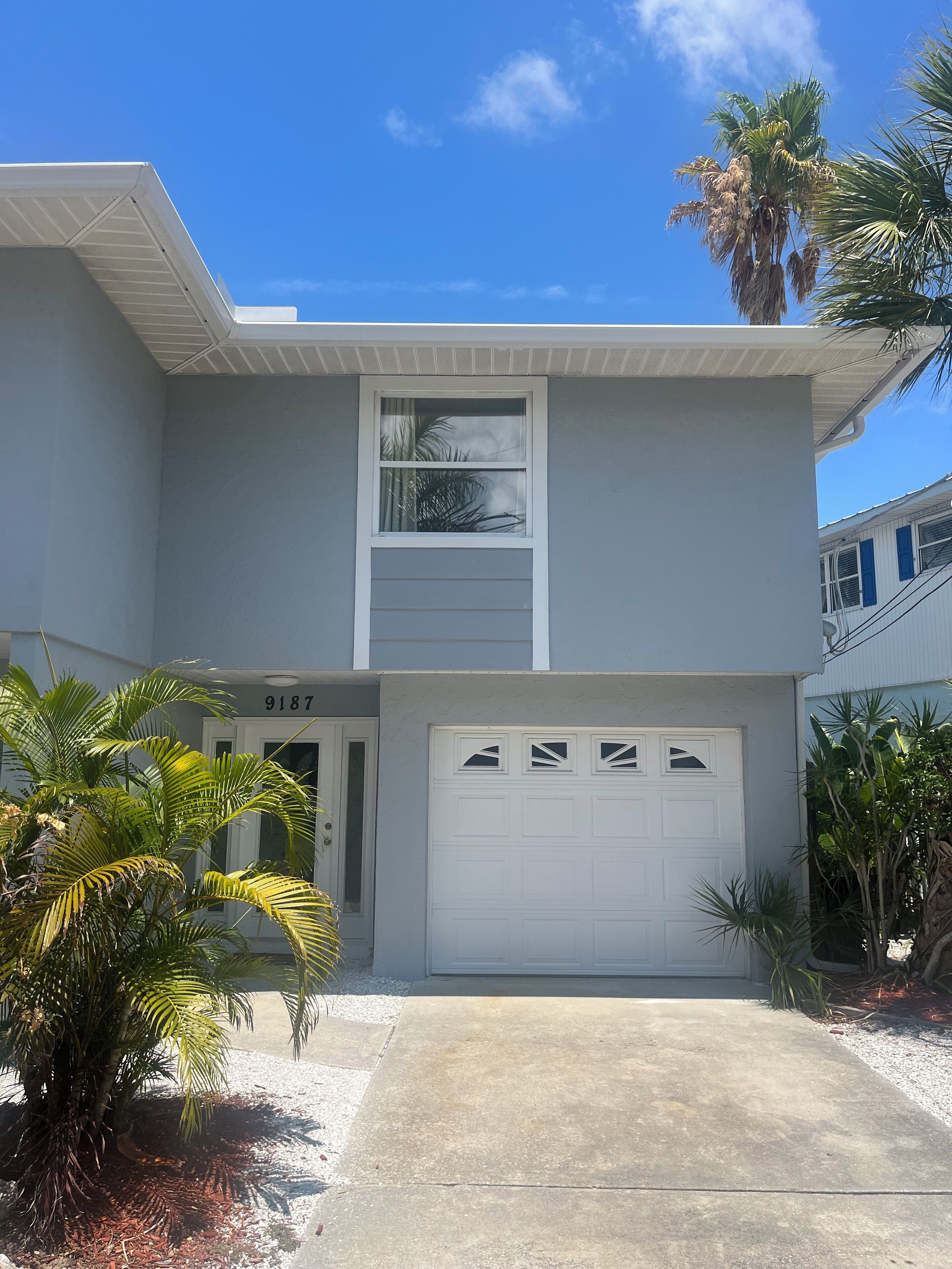 townhome, 2 bedrooms, bay view | street view