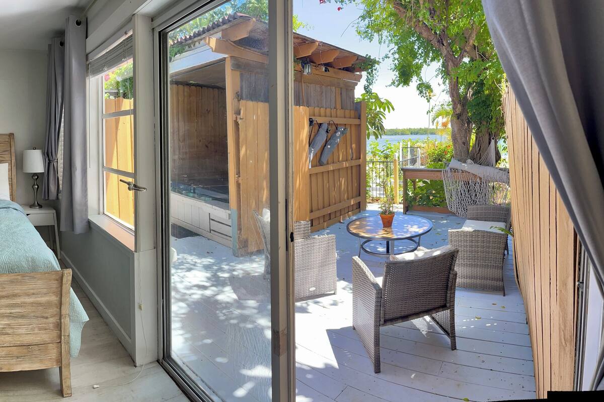 Cottage, Bay View (Victorian Room) | 2 bedrooms, individually decorated, individually furnished