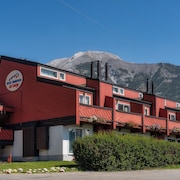 Rocky Mountain Ski Lodge
