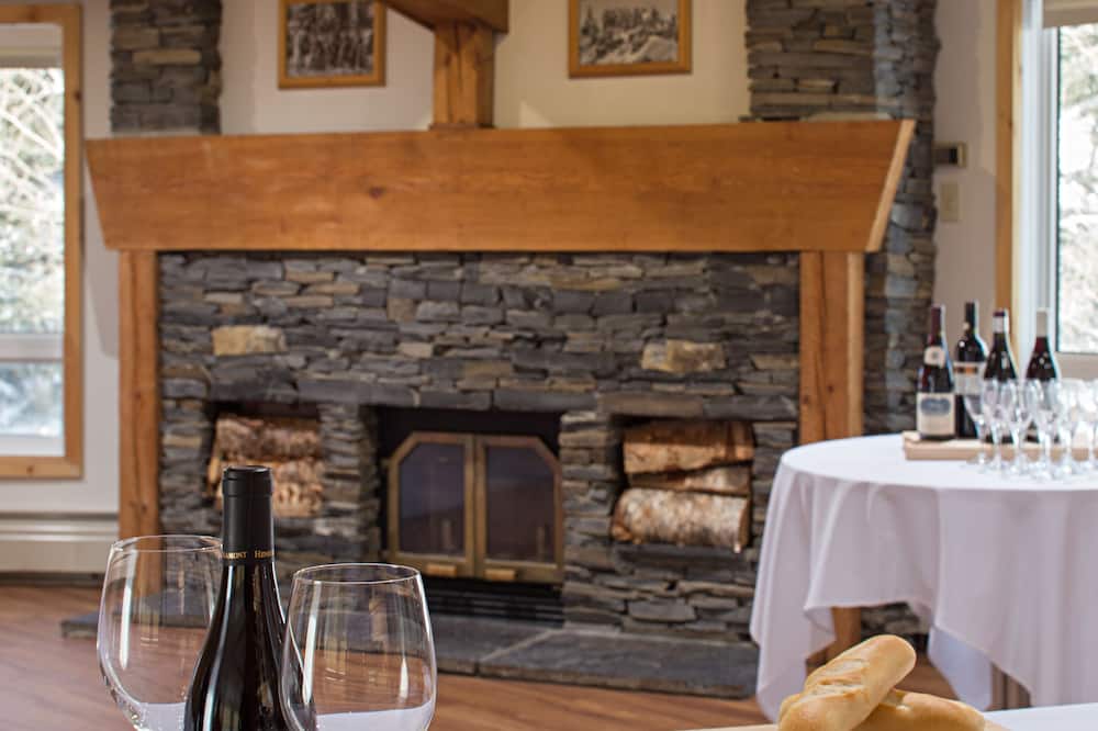 Rocky Mountain Ski Lodge