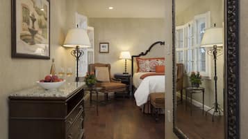 Junior-suite - 1 kingsize-seng - handicapvenligt | Premium-sengetøj, pengeskab på værelset, skrivebord