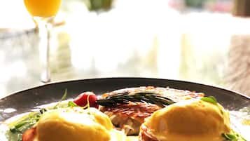 Daily cooked-to-order breakfast for a fee