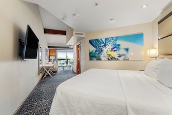 Junior Suite | In-room safe, desk, iron/ironing board, free cribs/infant beds at Humphreys Half Moon Inn