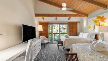 Suite – standard, 2 queensize-senger, hageutsikt | Safe på rommet, skrivebord, strykejern/-brett og barnesenger (inkludert)