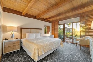 Standard Room, 1 King Bed (Tropical) | In-room safe, desk, iron/ironing board, free cribs/infant beds