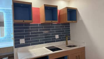 Suite, 2 camas Queen size, para no fumadores | Escritorio, espacio para trabajar con laptop y cortinas blackout