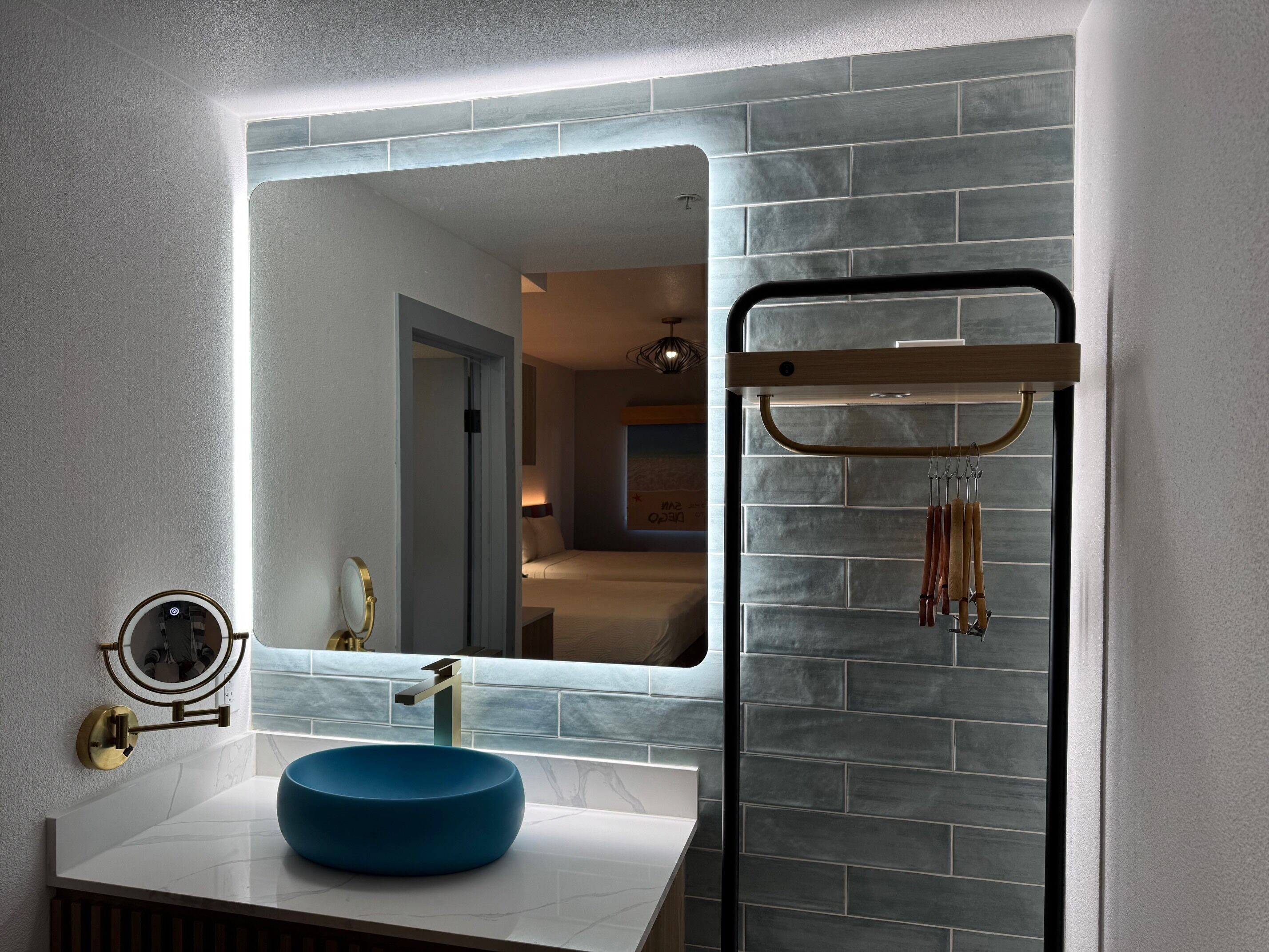 Suite, 1 Queen Bed, Non Smoking (Efficiency, Upgrade) | Bathroom | Combined shower/tub, free toiletries, hair dryer, towels