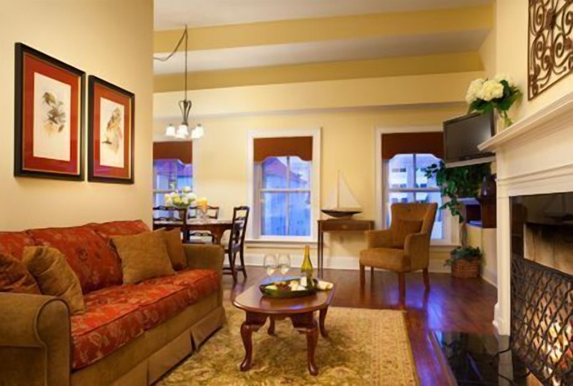 スイート 1 ベッドルーム | リビングルーム | 32   インチの液晶テレビ (ケーブル放送視聴可)、テレビ、暖炉