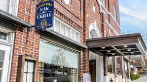 A brick building with a sign for Hassayampa Bar & Grill and a Historic Bar. - Hassayampa Inn (Prescott)