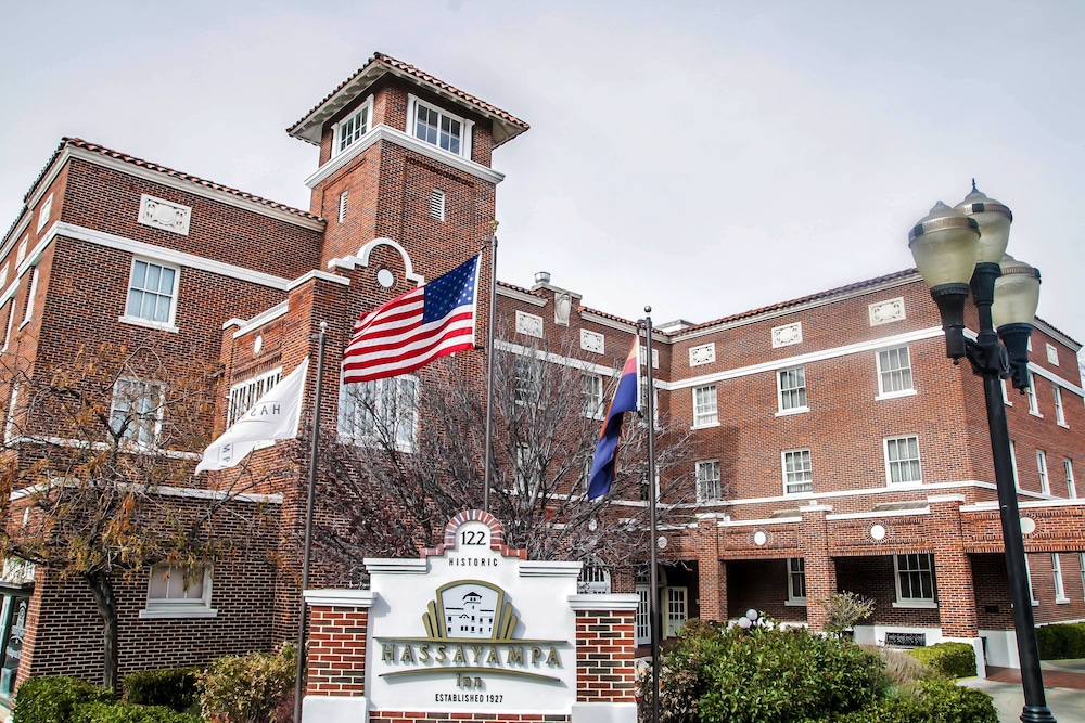 Hassayampa Inn by null