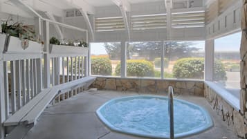 Indoor spa tub