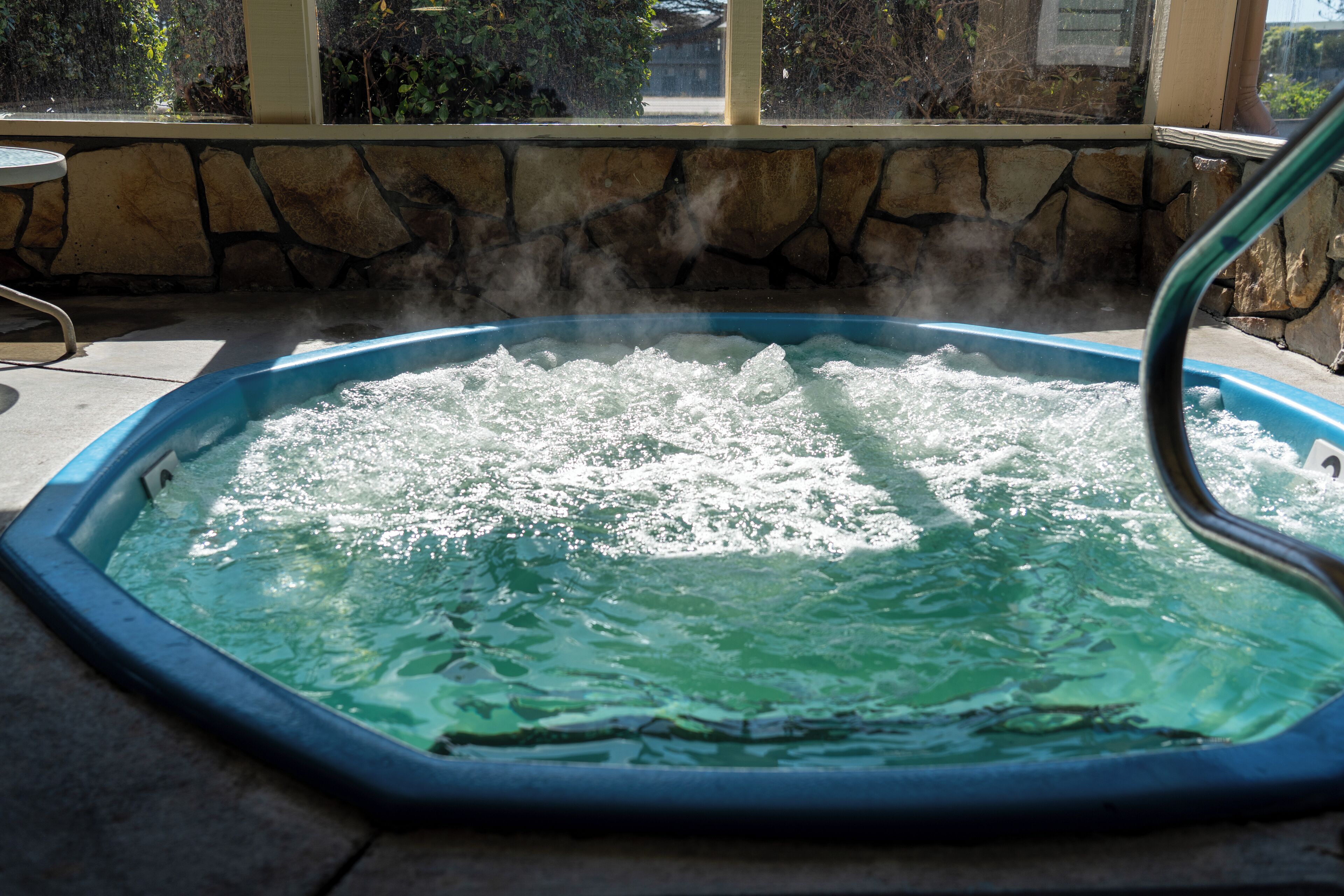 Bañera de hidromasaje cubierta