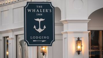A sign for The Whaler's Inn Lodging with an anchor symbol.