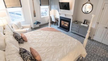 Deluxe Room | 1 bedroom, premium bedding, pillowtop beds, individually decorated