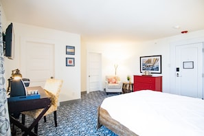 Classic Room - 1 Queen Bed | 1 bedroom, premium bedding, pillowtop beds, individually decorated