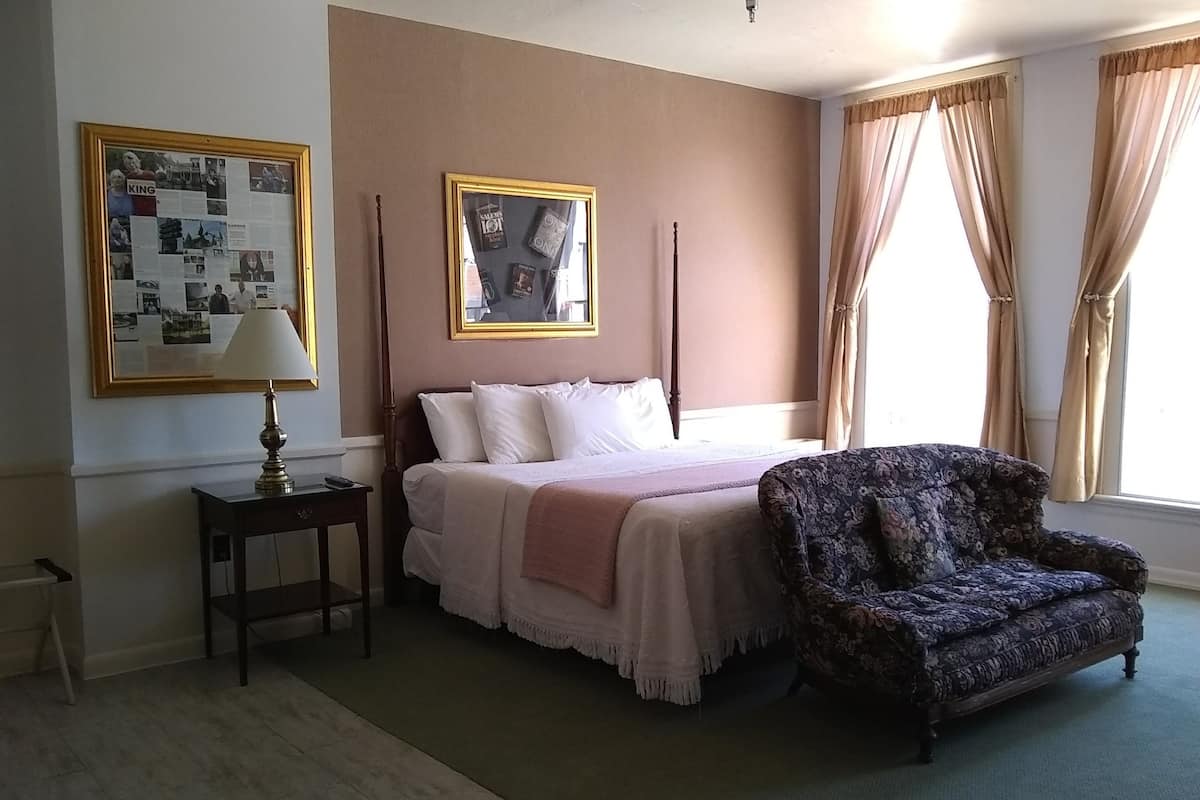 Individually decorated, individually furnished, iron/ironing board, WiFi