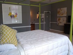 Individually decorated, individually furnished, iron/ironing board, WiFi - The Charles Inn at Vacationland Inns (Bangor)