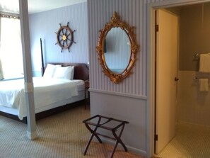 Senior Single Room, 1 King Bed, Non Smoking, City View | Individually decorated, individually furnished, iron/ironing board, WiFi