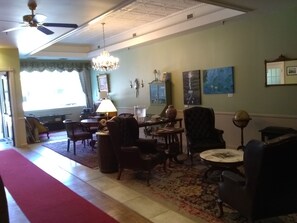 Lobby lounge