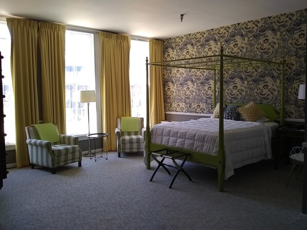 Individually decorated, individually furnished, iron/ironing board, WiFi