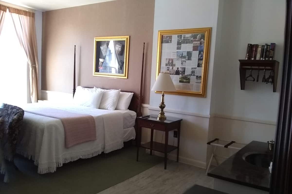 Individually decorated, individually furnished, iron/ironing board, WiFi