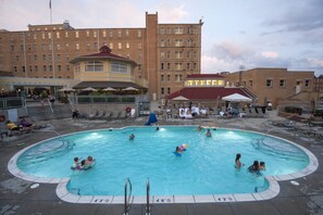 Piscine couverte, piscine extérieure