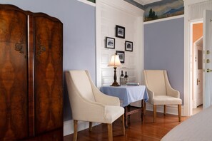 The Edward Buxton Cristy Room  | 1 habitación, ropa de cama de alta calidad y decoración personalizada 