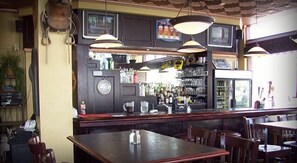 Bar (on property) - Arrow Hotel (Broken Bow)