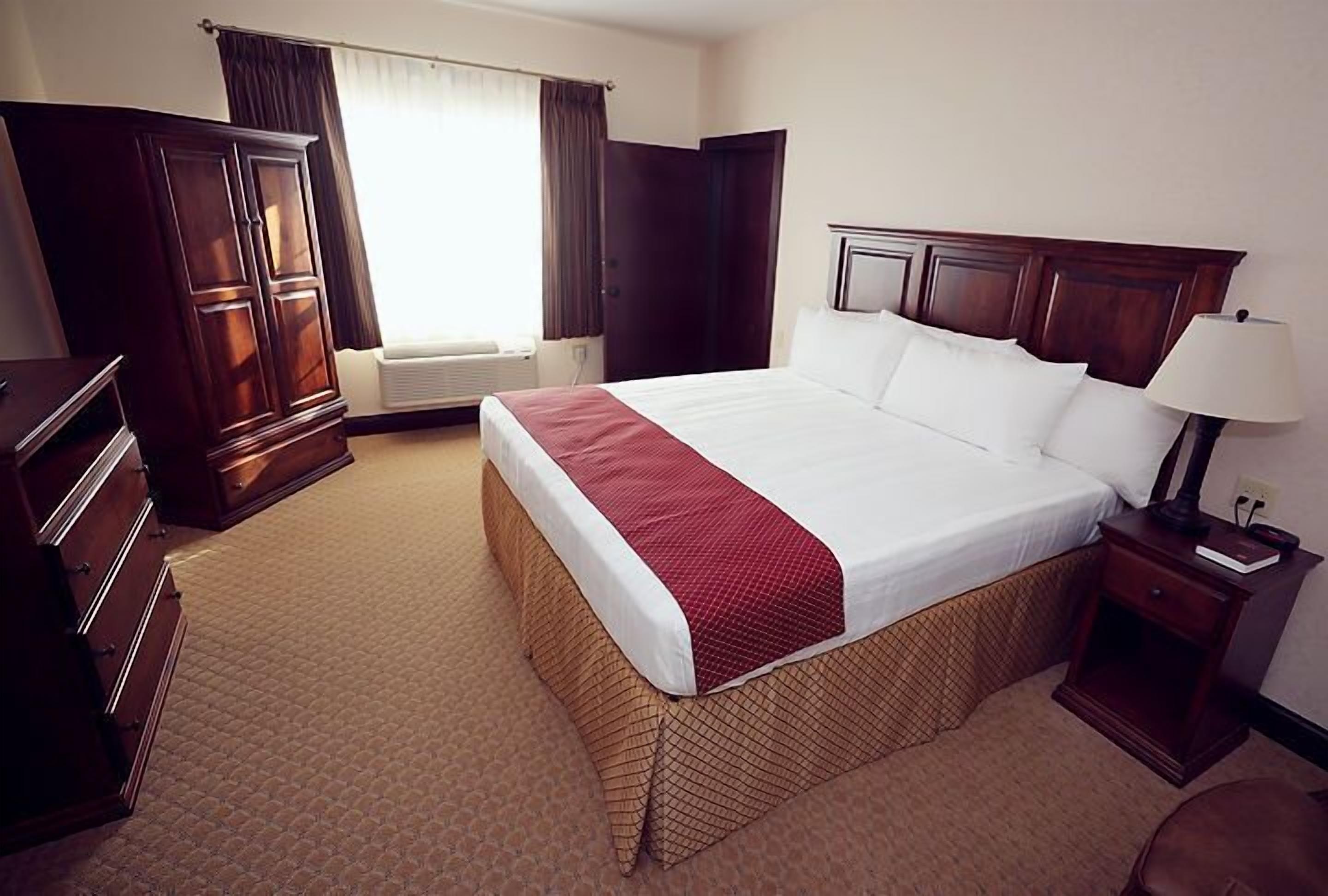 Standard Suite, 1 King Bed | 1 bedroom, premium bedding, iron/ironing board, free WiFi