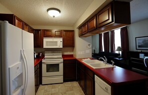 Suite exécutive, Plusieurs lits, cuisine (1 King and 2 Twins) | Literie de qualité, fer et planche à repasser, accès au Wi-Fi (inclus)