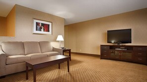 Executive Suite, 1 King Bed, Non Smoking, Jetted Tub (Queen sofabed) | In-room safe, desk, laptop workspace, blackout drapes