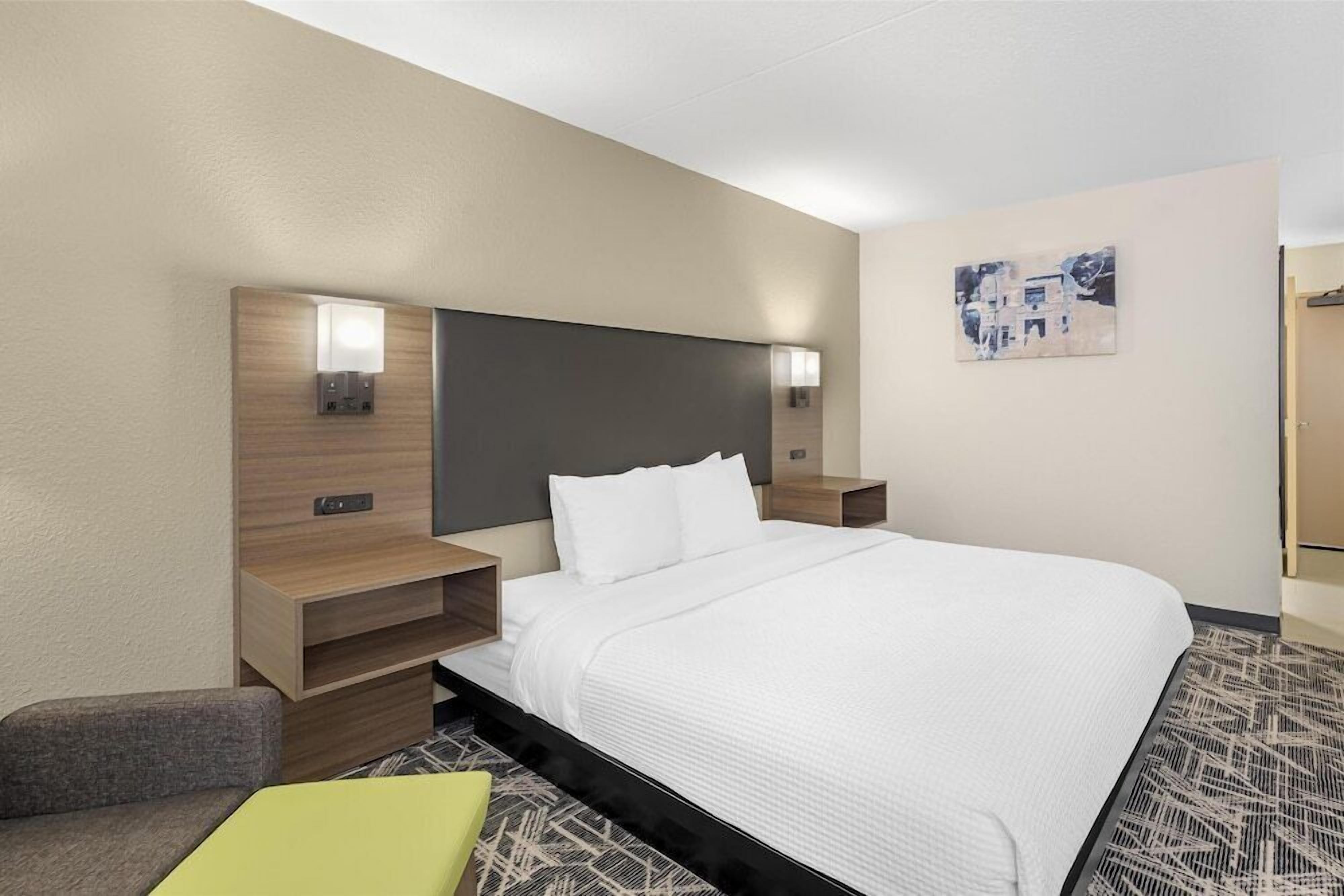 In-room safe, desk, laptop workspace, blackout drapes