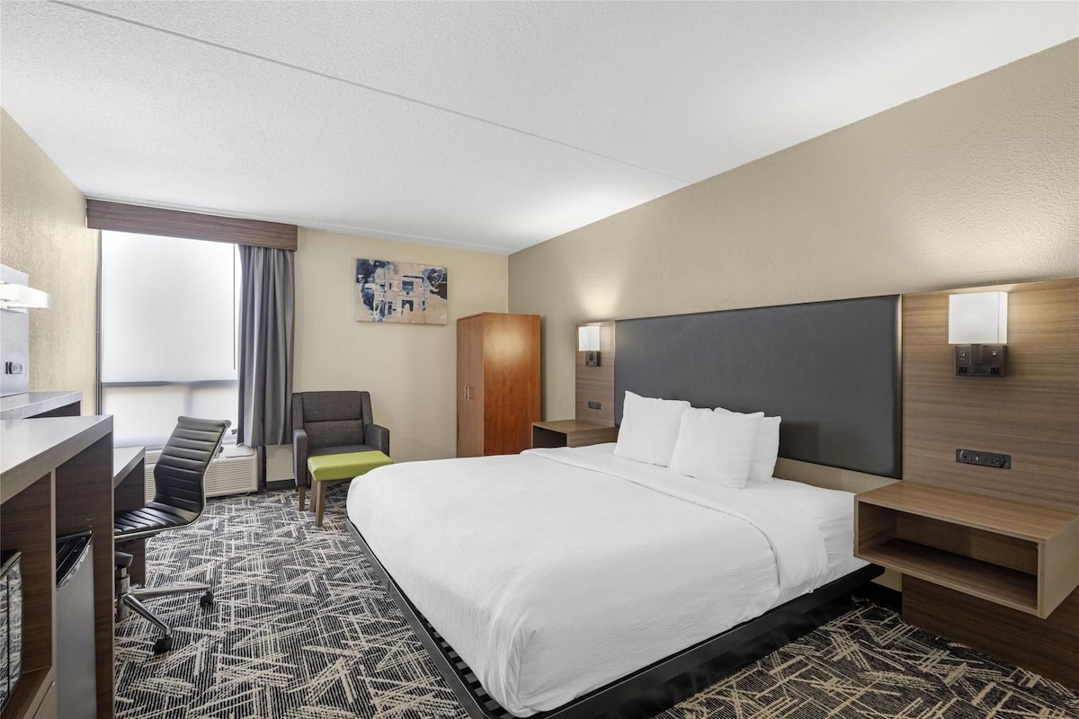 In-room safe, desk, laptop workspace, blackout drapes