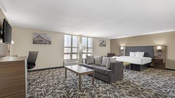 Executive Suite, 1 King Bed, Non Smoking, Jetted Tub (Queen sofabed) | In-room safe, desk, laptop workspace, blackout drapes